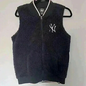 47’ Women’s NY Yankees Sherpa Navy Vest Size M